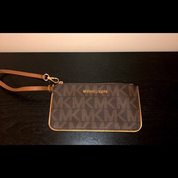 Michael Kors Wristlet,Size approx-7 5/8” x 4” - Picture 2 of 7